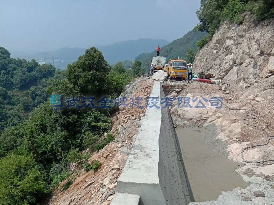 泡沫轻质土滑坡地段填筑02